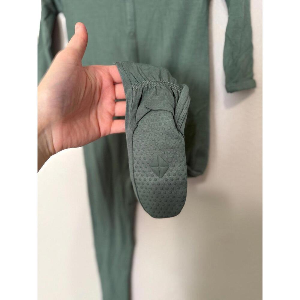 Kyte baby HTF pine snap footie 18-24m NWOT - Picture 3 of 3